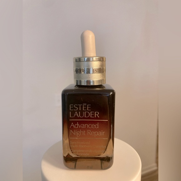 Estée Lauder Advanced Night Repair Serum
Synchronized Multi-Recovery Complex NEW - Picture 5 of 8